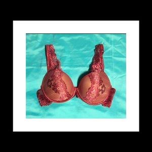 Pink lace push-up lace bra